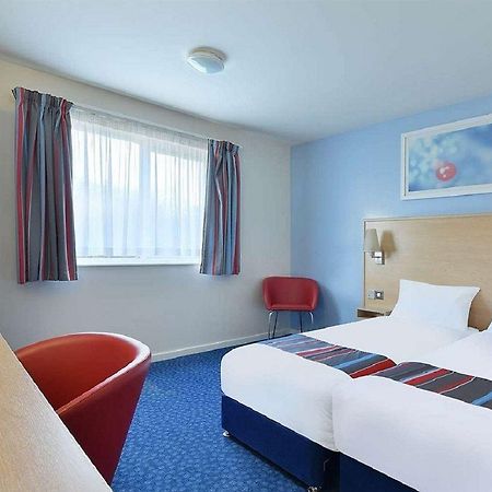 Travelodge Озуъстри Екстериор снимка