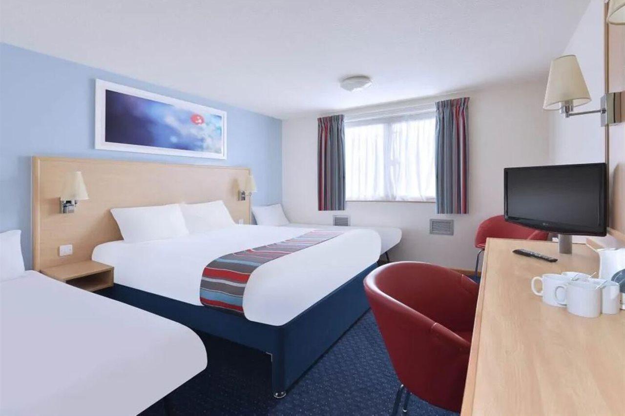 Travelodge Озуъстри Екстериор снимка