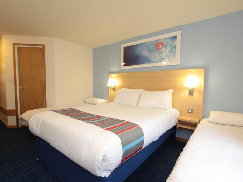 Travelodge Озуъстри Екстериор снимка