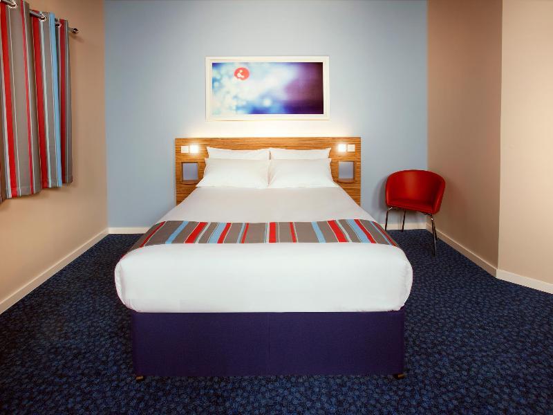 Travelodge Озуъстри Екстериор снимка