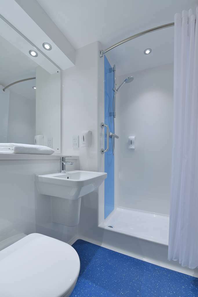 Travelodge Озуъстри Стая снимка