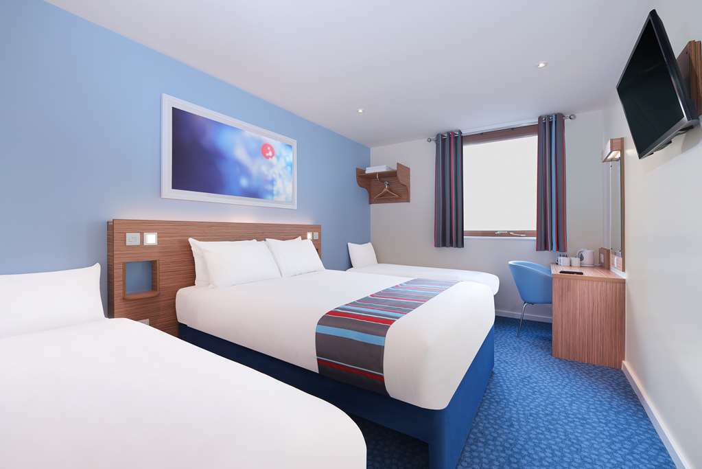 Travelodge Озуъстри Стая снимка